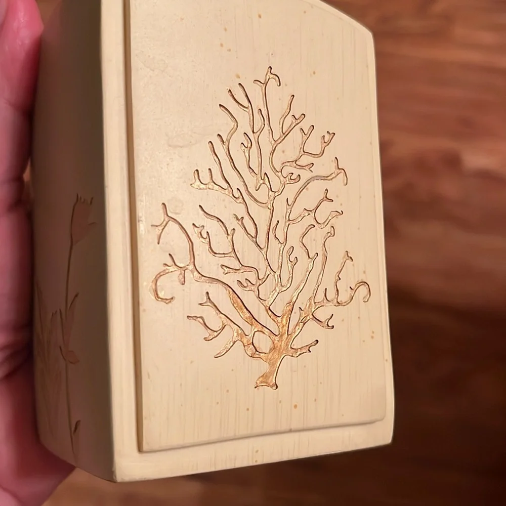 Lotion Bath soap dispenser art in motion nature’s curiosities plant flowers EUC
